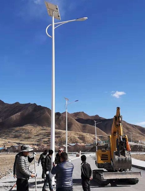 甘南碌曲10米桑珠孜太阳能路灯项目